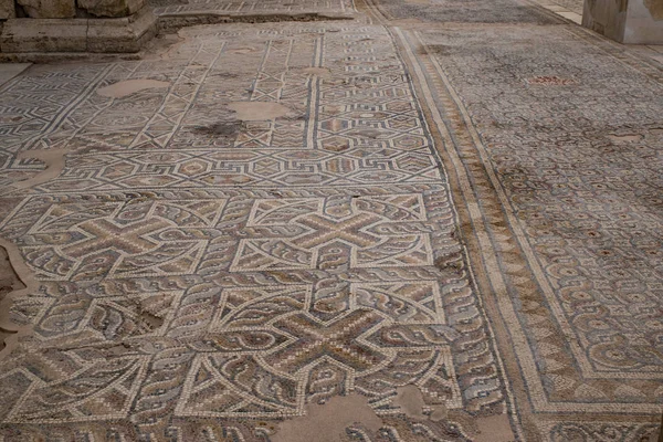 Pamukkale, Türkiye: Laodicea Kilisesi Güney nave katında mozaikler, Lycus Nehri üzerinde Antik şehir, Vahiy kitabında adıyla ele Asya 'nın yedi kiliselerinden biri
