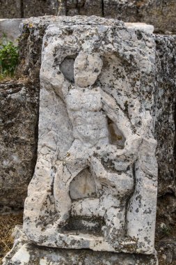 Türkiye 07/10/2019: Lycus 'daki Laodicea 'daki sirya caddesinde, Caria ve Lidya 'nın Hellenistik bölgelerinde yer alan ve Cicero 'nun Kilikya valisi olarak görevlendirdiği Roma eyaleti Phrygia Pacatiana 'da bir baş yardım