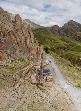 Eski Bayezd Camii 'nin havadan görünümü, Ishak Paşa Sarayı yakınlarındaki Cami, Doğubbayazit İlçesi. Türkiye, Asya. Eski beyazıt Kalesi ve Camii