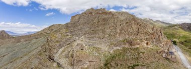 Eski Bayezid Camii'nin havadan görünümü, İshak Paşa Sarayı, Doğubayazıt mahallesi yakınında bulunan cami. Türkiye, Asya. Eski Beyazıt Kalesi ve Camii