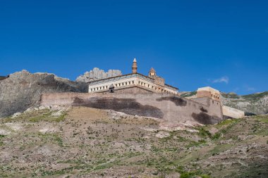 Doğubayazıt, Türkiye, Orta Doğu: İshak Paşa Sarayı, 1685-1784 yılları arasında osmanlı döneminde inşa edilmiş yarı yıkık bir saray ve idari kompleks, günümüze ulaşan tarihi Türk saraylarının birkaç örneğinden biri.