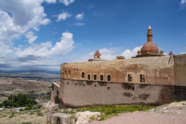 Doğubayazıt, Türkiye, Orta Doğu: İshak Paşa Sarayı, 1685-1784 yılları arasında osmanlı döneminde inşa edilmiş yarı yıkık bir saray ve idari kompleks, günümüze ulaşan tarihi Türk saraylarının birkaç örneğinden biri.