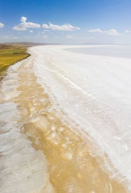 Tuz Gölü 'nün havadan görünümü, tuz golu. Tuz Gölü. Kırmızı, pembe tuzlu su. Türkiye 'Nin en büyük ikinci gölüdür ve dünyanın en büyük hipertuzlu göllerinden biridir. Merkez Anadolu Bölgesi, Ankara, Aksaray, Konya