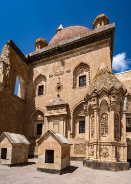 Doğubayazıt, Türkiye, Orta Doğu: İshak Paşa Sarayı'nın türbesi ve ana kubbesi ile avlu, Osmanlı döneminin yarı yıkık saray (1685-1784), ülkenin en görkemli tarihi yapılarından biri