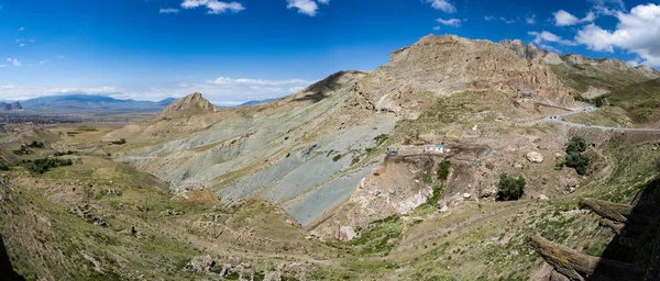 Doğubayazıt, Türkiye, Orta Doğu: İshak Paşa Sarayı'ndaki Oriel odasının terasından manzara, Osmanlı döneminin yarı yıkık sarayı (1685-1784), insan, aslan ve kartaldan oluşan ahşap kirişlerin ayrıntıları