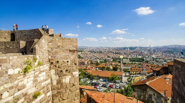 Vista Panorâmica Das Muralhas Castelo Ancara Kalesi Pessoas Caminhando Nas — Fotografia de Stock