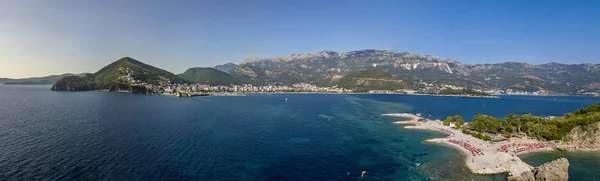 Utsikt Över Sveti Nicola Budva Island Montenegro Hawaii Strand Paraplyer — Stockfoto