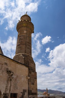 Doğubayazıt, Türkiye, Orta Doğu: Eski Bayezid Cami ve İshak Paşa Sarayı camii, Osmanlı dönemi yarı yıkık saray ve idari kompleksi (1685-1784), günümüze ulaşan tarihi Türk sarayları örneği