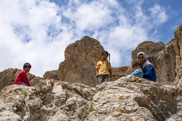 Dogubayazt Turquia Oriente Médio Uma Mulher Curda Com Seus Filhos — Fotografia de Stock