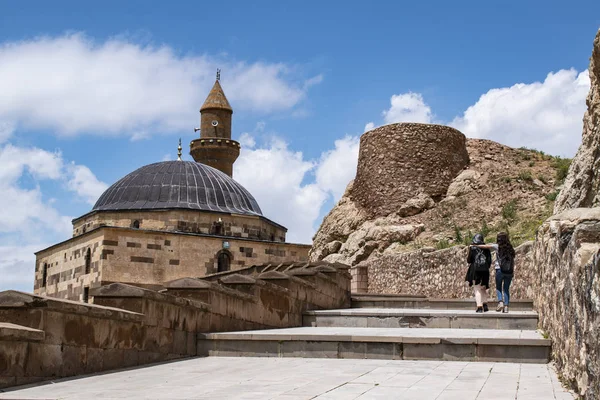 Dogubayazit Turkey 2019 Kurdish Girls Visiting Eski Bayezid Cami Mosque — стоковое фото