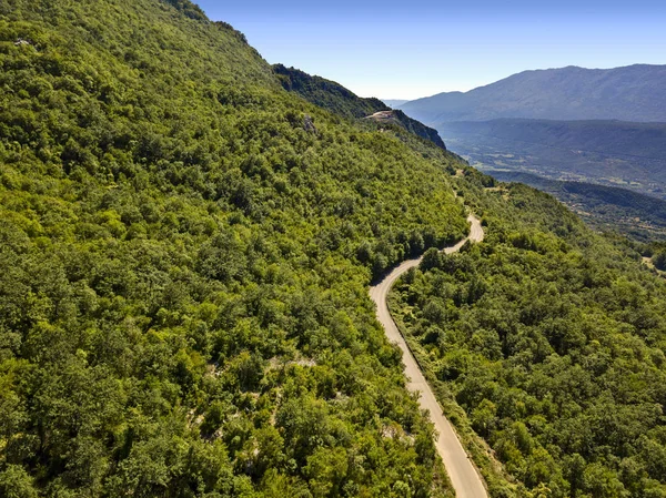 Luftaufnahme Des Hinterlandes Von Montenegro Gewundene Straßen Die Üppige Hügel — Stockfoto