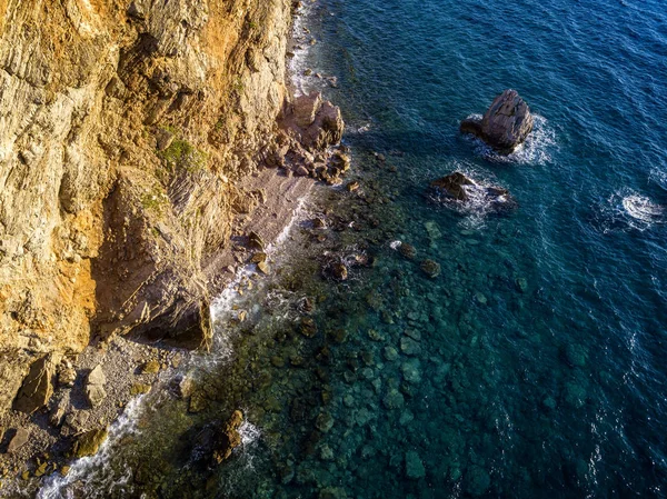 Buljarica Burun Havadan Görünümü Sahilde Dik Uçurum Adriyatik Denizin Kristal — Stok fotoğraf