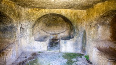Pirin Harabeleri 'nin havadan görünüşü. Perre antik kenti, daha sonra Roma İmparatorluğu 'nun önemli bir yerel merkezi olan Commagene Kingdom' ın küçük bir kasabasıdır. Küçük bir kasaba ve mezarlık. 07 / 03 / 2019. Adiyaman. Türkiye