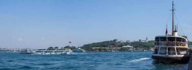 İstanbul, Türkiye, Ortadoğu: Topkapı Sarayı, Ayasofya Sarayı ve Mavi Camii ile İstanbul Boğazı, Avrupa ile Asya arasındaki kıta sınırı