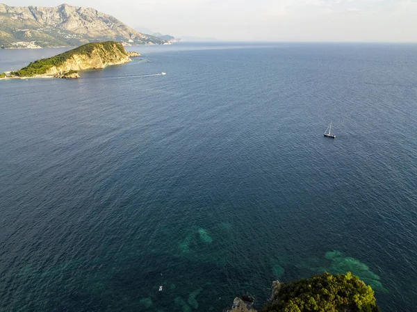 Vista Aérea Sveti Nikola Isla Budva Montenegro Costas Dentadas Con —  Fotos de Stock