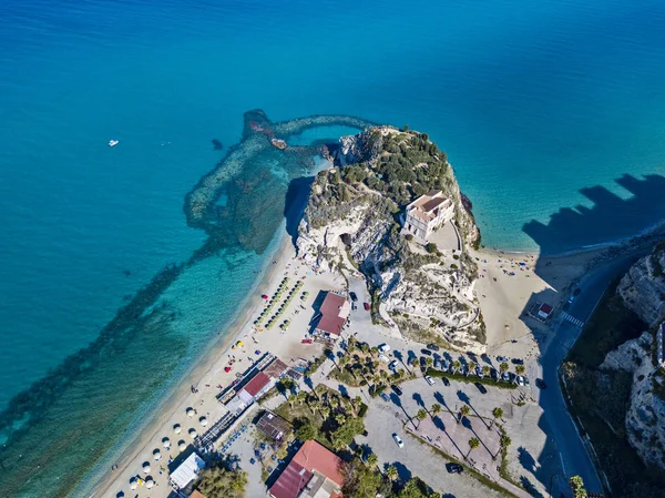 Şemsiye Yıkananlara Ile Bir Plaj Havadan Görünümüdür Promontory Sanctuary Santa — Stok fotoğraf