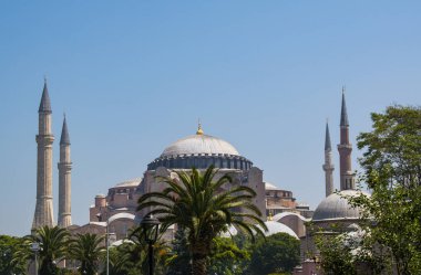 İstanbul, Türkiye, Ortadoğu: Eski Yunan Ortodoks Hıristiyan ataerkil katedrali, daha sonra Osmanlı İmparatorluk camisi ve şimdi de Sultan Ahmet Park 'tan bir müze manzarası