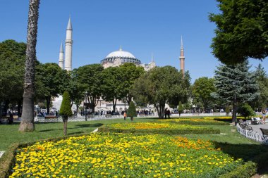 İstanbul, Türkiye, Ortadoğu: Eski Yunan Ortodoks Hıristiyan ataerkil katedrali, daha sonra Osmanlı İmparatorluk camisi ve şimdi de Sultan Ahmet Park 'tan bir müze manzarası