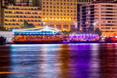 Dhow Cruise yemek Restoran Dubai