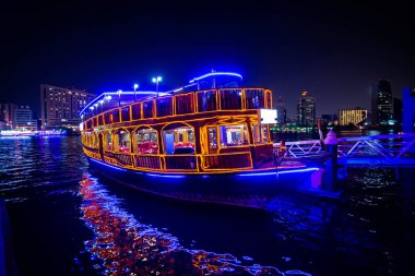 Dhow Cruise yemek Restoran Dubai