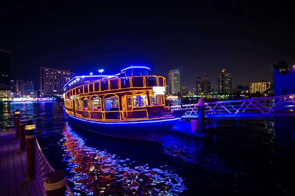 Dhow Cruise yemek Restoran Dubai