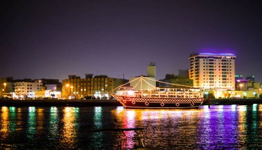 Dhow Cruise yemek Restoran Dubai