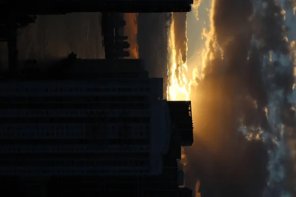 Hermoso Amanecer Centro Miami Sol Atraviesa Las Nubes Los Rascacielos — Foto de Stock