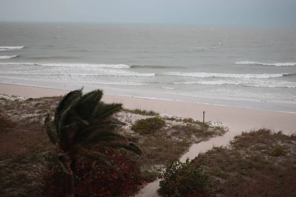 Bouře Pláži Moře Zuří Obloha Ukazuje Tropickou Bouři Jak Prokazuje Royalty Free Stock Fotografie