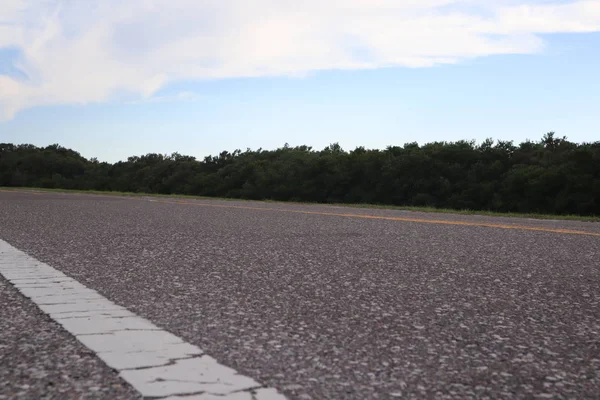 Uma Estrada Duas Vias Leva Fim Fort Desoto Park São Fotos De Bancos De Imagens