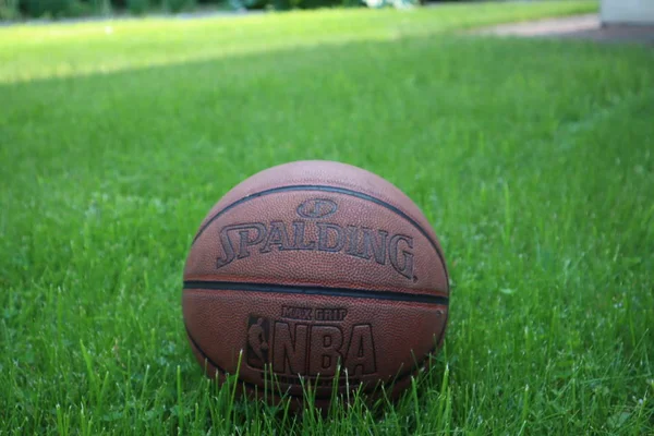 Saint Petersburg Russia June 2019 Basketball Ball Green Grass Concept — Stock Photo, Image