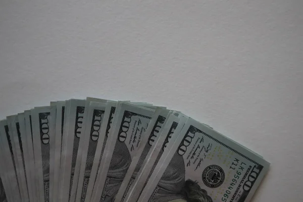 Des Billets 100 Dollars Sur Fond Blanc Pile Nouveaux Billets — Photo