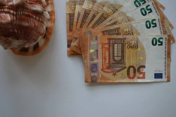 风扇50 欧元隔离在白色背景 50欧元的粉丝欧元纸币 — 图库照片