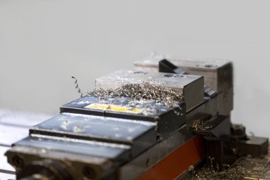 Cnc makine metal fişle içindeki mengene kutusunda