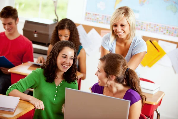 Extensas Series Con Estudiantes Secundaria Clase Grupo Multiétnico —  Fotos de Stock