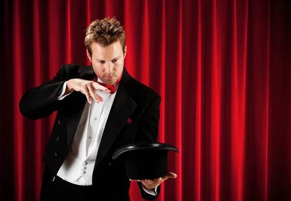 Serie Een Tovenaar Een Traditionele Smoking Met Diverse Rekwisieten Zoek — Stockfoto