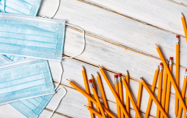 Serie Sobre Fondo Madera Envejecida Con Artículos Escolares Así Como —  Fotos de Stock