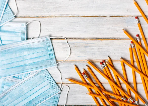 Serie Sobre Fondo Madera Envejecida Con Artículos Escolares Así Como —  Fotos de Stock