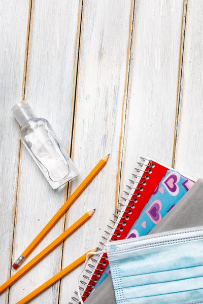 Serie Sobre Fondo Madera Envejecida Con Artículos Escolares Así Como —  Fotos de Stock