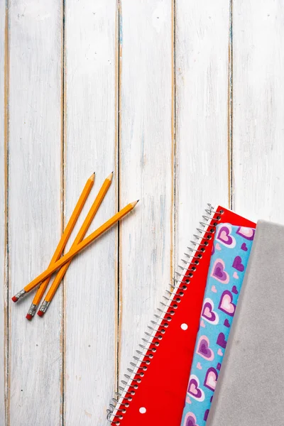 Serie Sobre Fondo Madera Envejecida Con Artículos Escolares Así Como —  Fotos de Stock