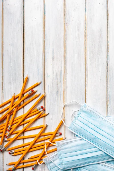 Serie Sobre Fondo Madera Envejecida Con Artículos Escolares Así Como —  Fotos de Stock