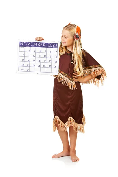 アメリカの感謝祭の休日を祝うために衣装を着た子供たちとシリーズ 子はピグリム 子はインディアン 白い背景に隔離された — ストック写真