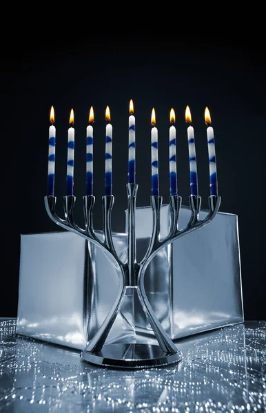 Menora Mit Kerzen Angezündet — Stockfoto