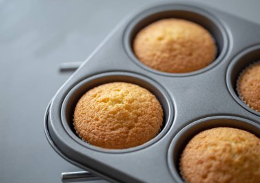 Sadece düz fırından pişmiş kek