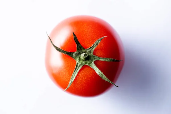 Close up shot of a red tomatoe on a white background — Stock Photo, Image