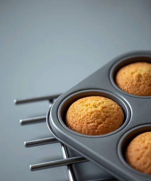 Cupcake acaba de cocinar directamente fuera del horno — Foto de Stock