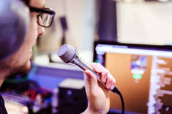 Young Man Sitting Recording Studio Talks Microphone Buttons Equipment Blurry — Stock Photo, Image