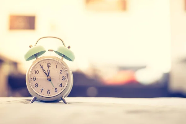 White Alarm Clock Bed Morning Copyspace Wake Time — Stock Photo, Image