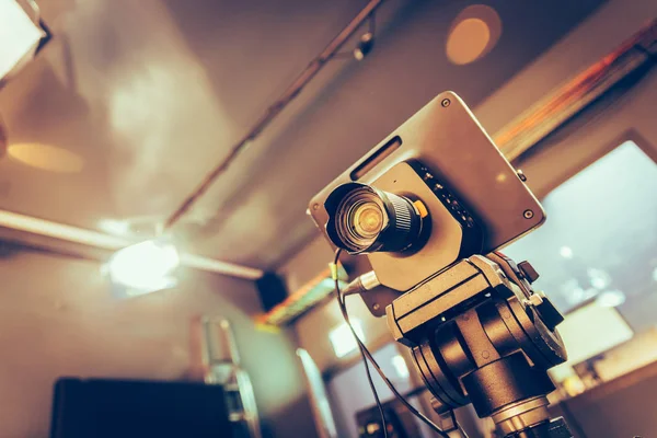 Câmera Filme Tripé Estúdio Transmissão Televisão Holofotes Equipamentos — Fotografia de Stock