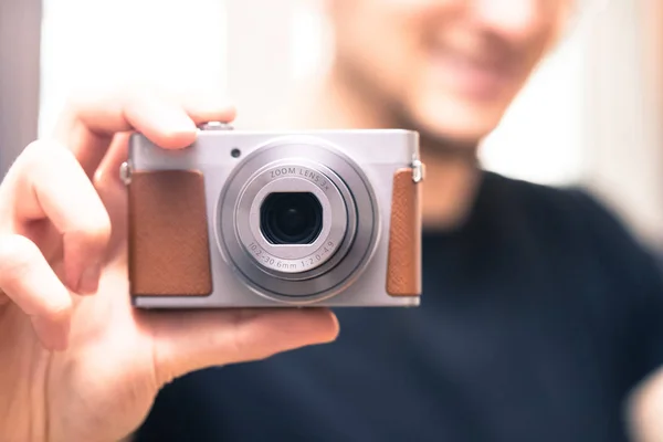 Young Man Vintage Camera Smiles Takes Photo — Stock Photo, Image