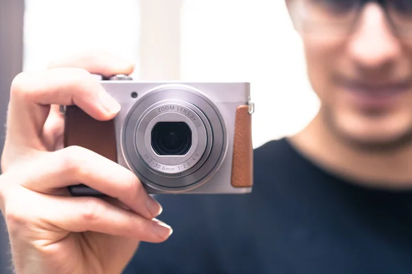 Young Man Vintage Camera Smiles Takes Photo — Stock Photo, Image